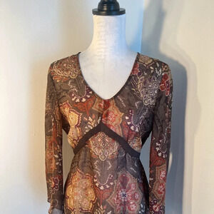 Bandolino 12, shear 3/4 sleeve, v neck, contrasting ribbon yok that ties in back